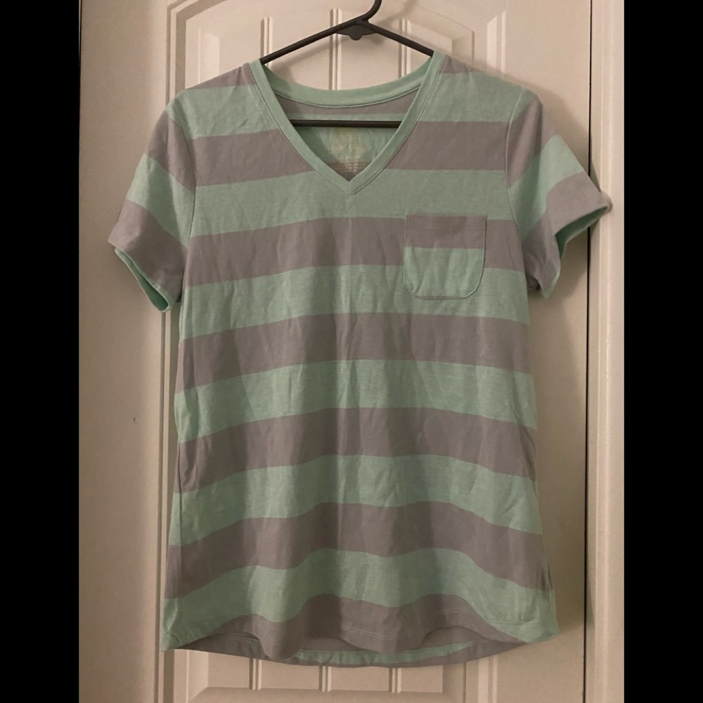 V-neck striped t-shirt
